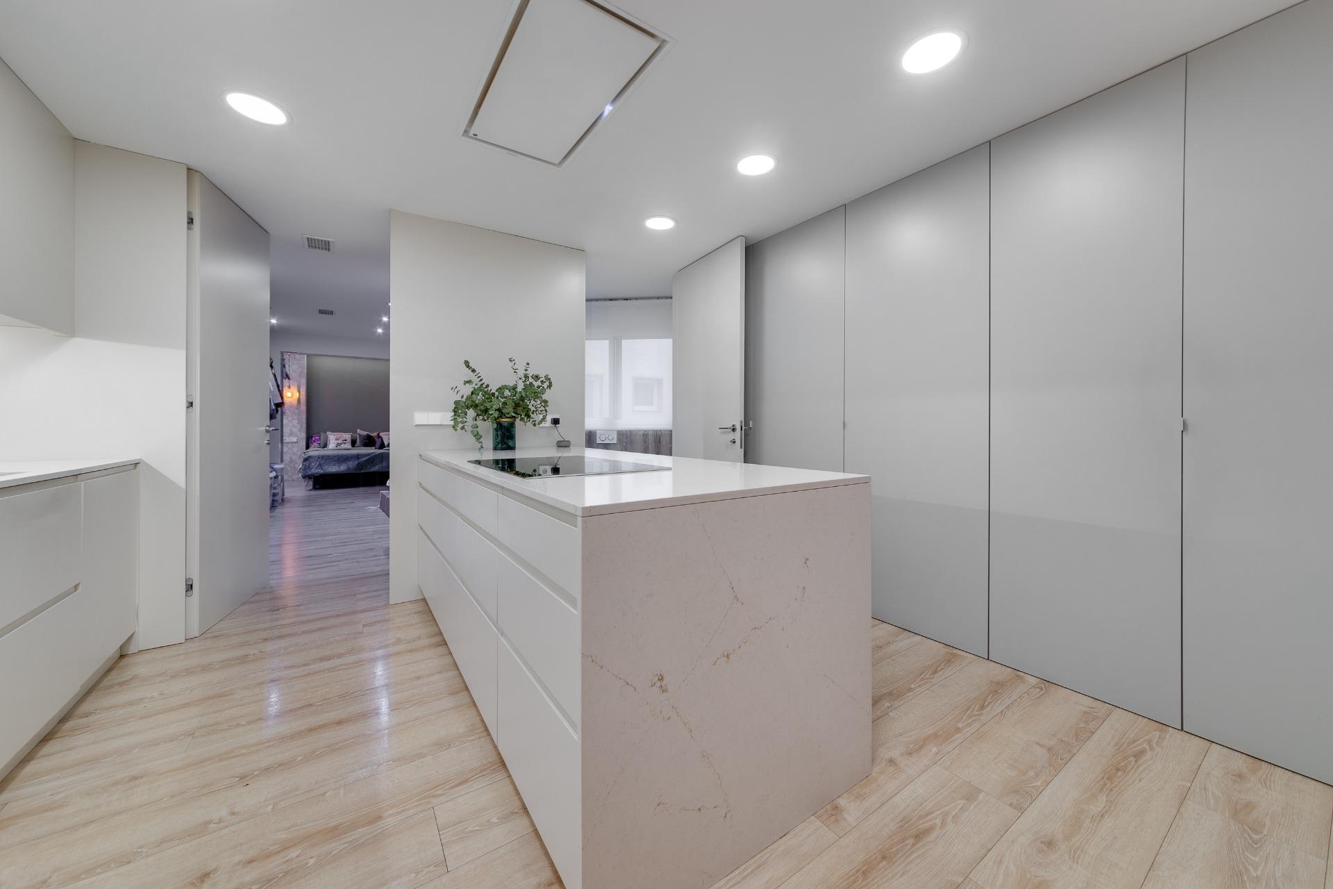 4 Bed, 3 Bath, ApartmentFor Sale, Torrevieja, Alicante