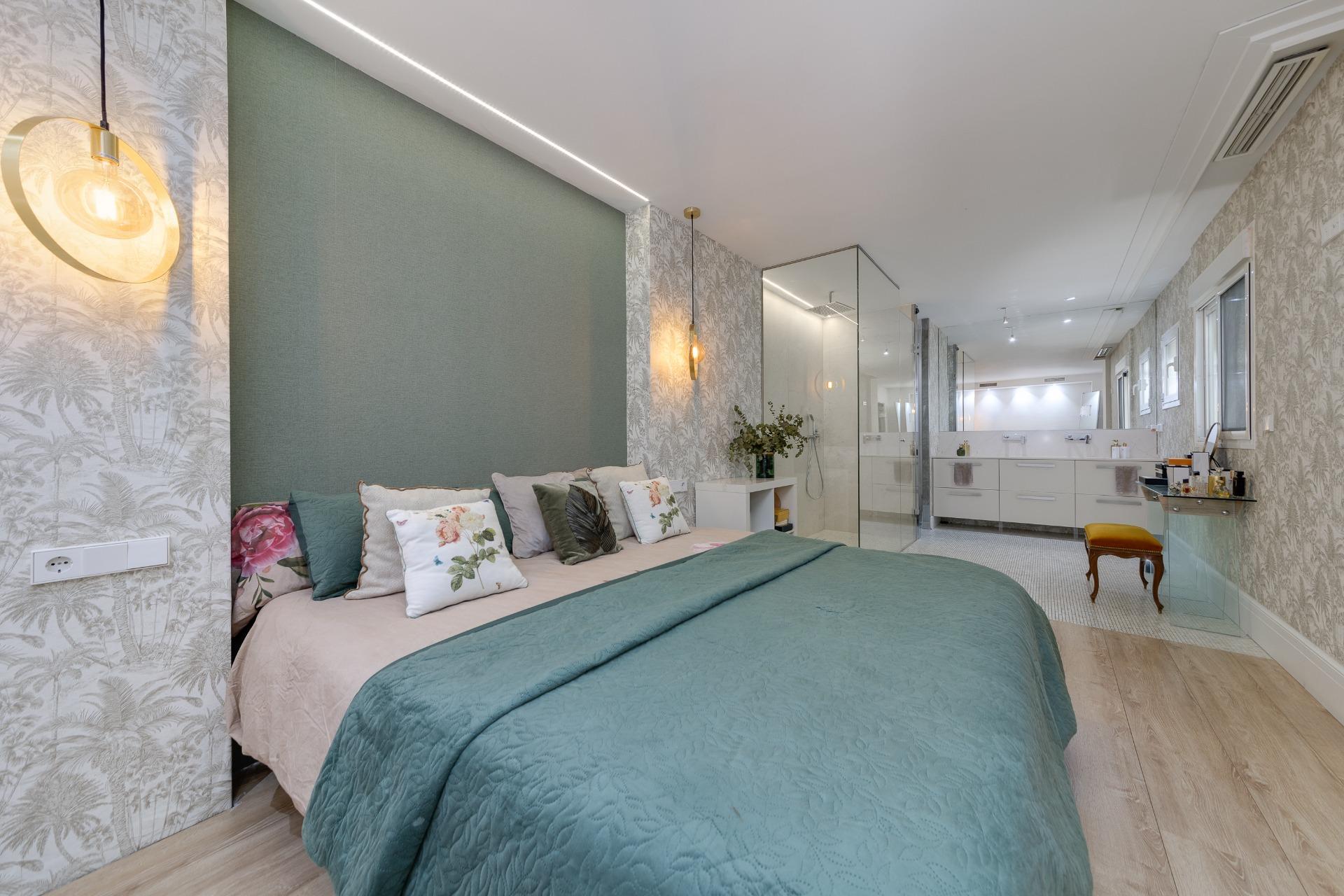 4 Bed, 3 Bath, ApartmentFor Sale, Torrevieja, Alicante