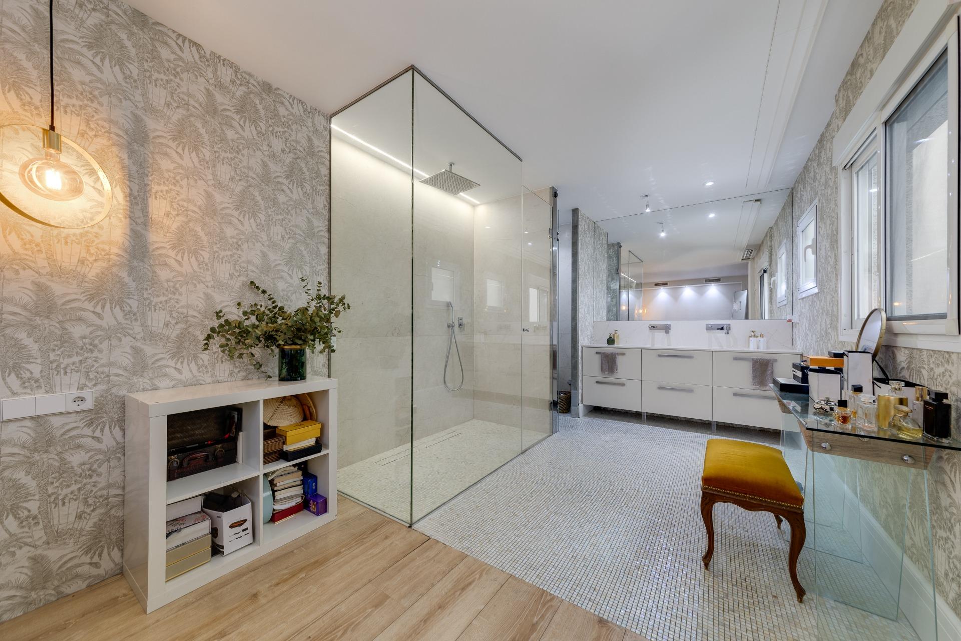 4 Bed, 3 Bath, ApartmentFor Sale, Torrevieja, Alicante