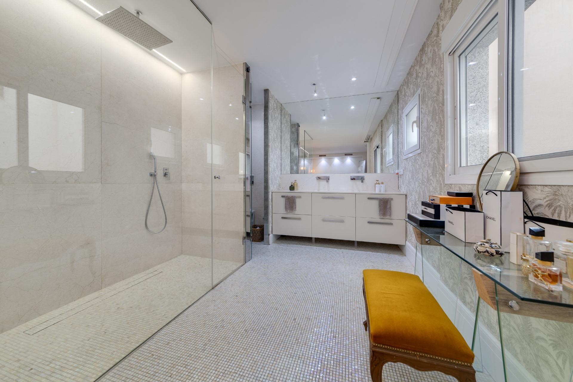 4 Bed, 3 Bath, ApartmentFor Sale, Torrevieja, Alicante