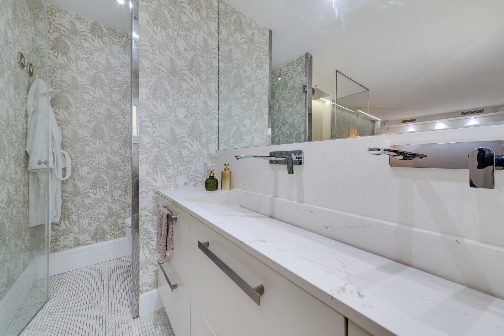 4 Bed, 3 Bath, ApartmentFor Sale, Torrevieja, Alicante