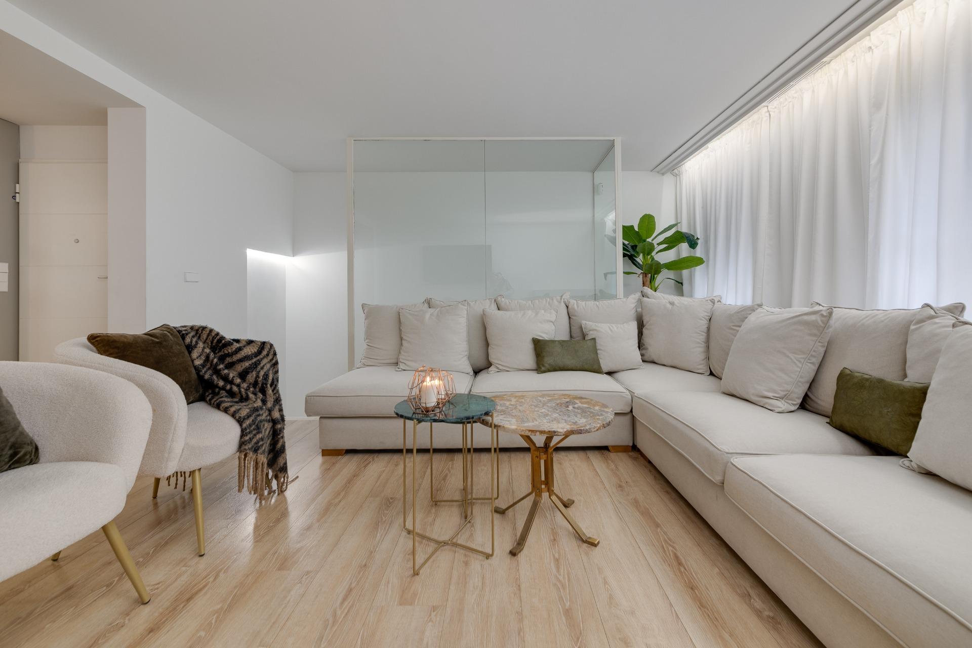 4 Bed, 3 Bath, ApartmentFor Sale, Torrevieja, Alicante