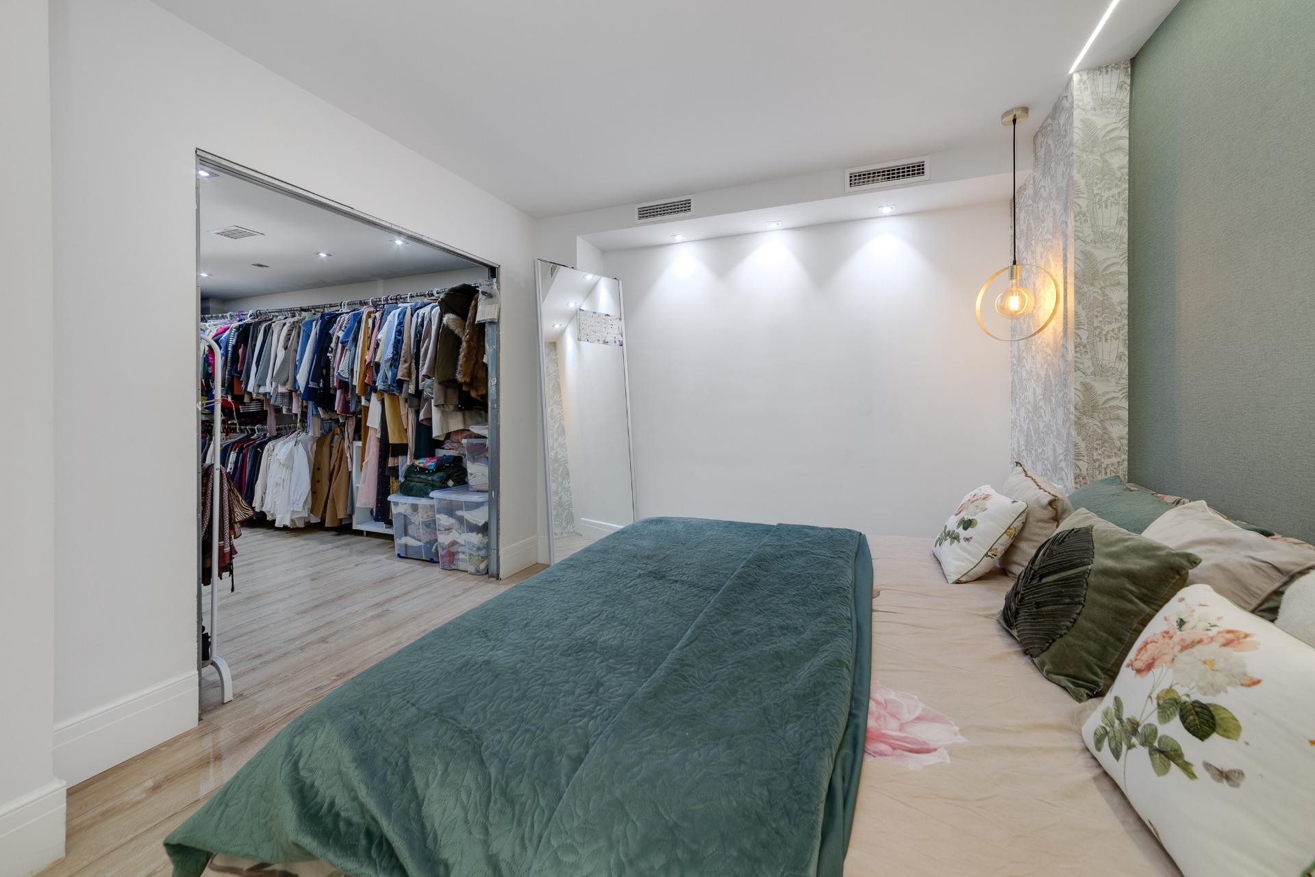 4 Bed, 3 Bath, ApartmentFor Sale, Torrevieja, Alicante