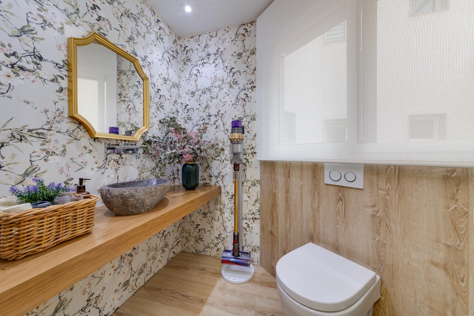 4 Bed, 3 Bath, ApartmentFor Sale, Torrevieja, Alicante