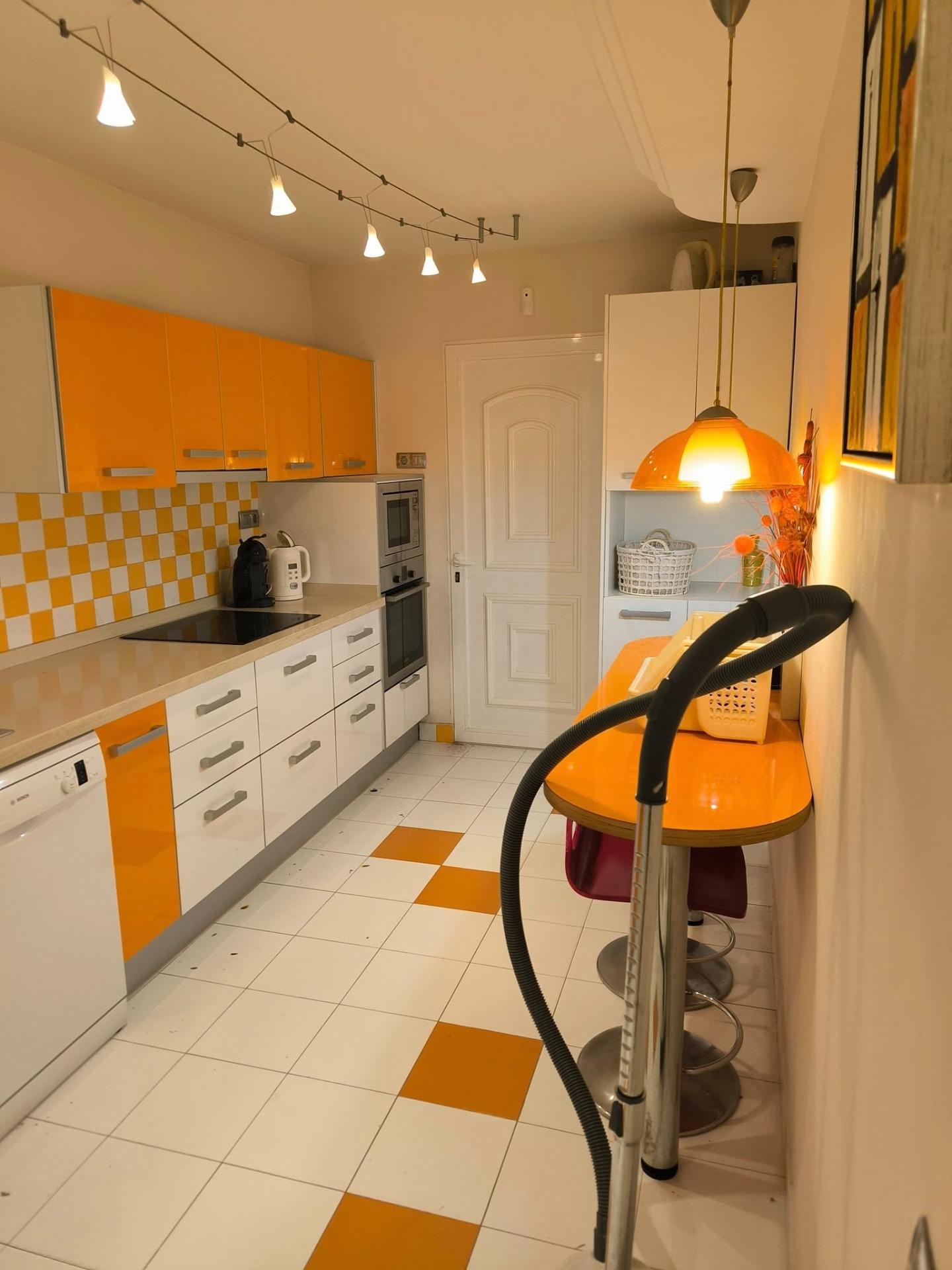 5 Bed, 2 Bath, HouseFor Sale, Torrevieja, Alicante