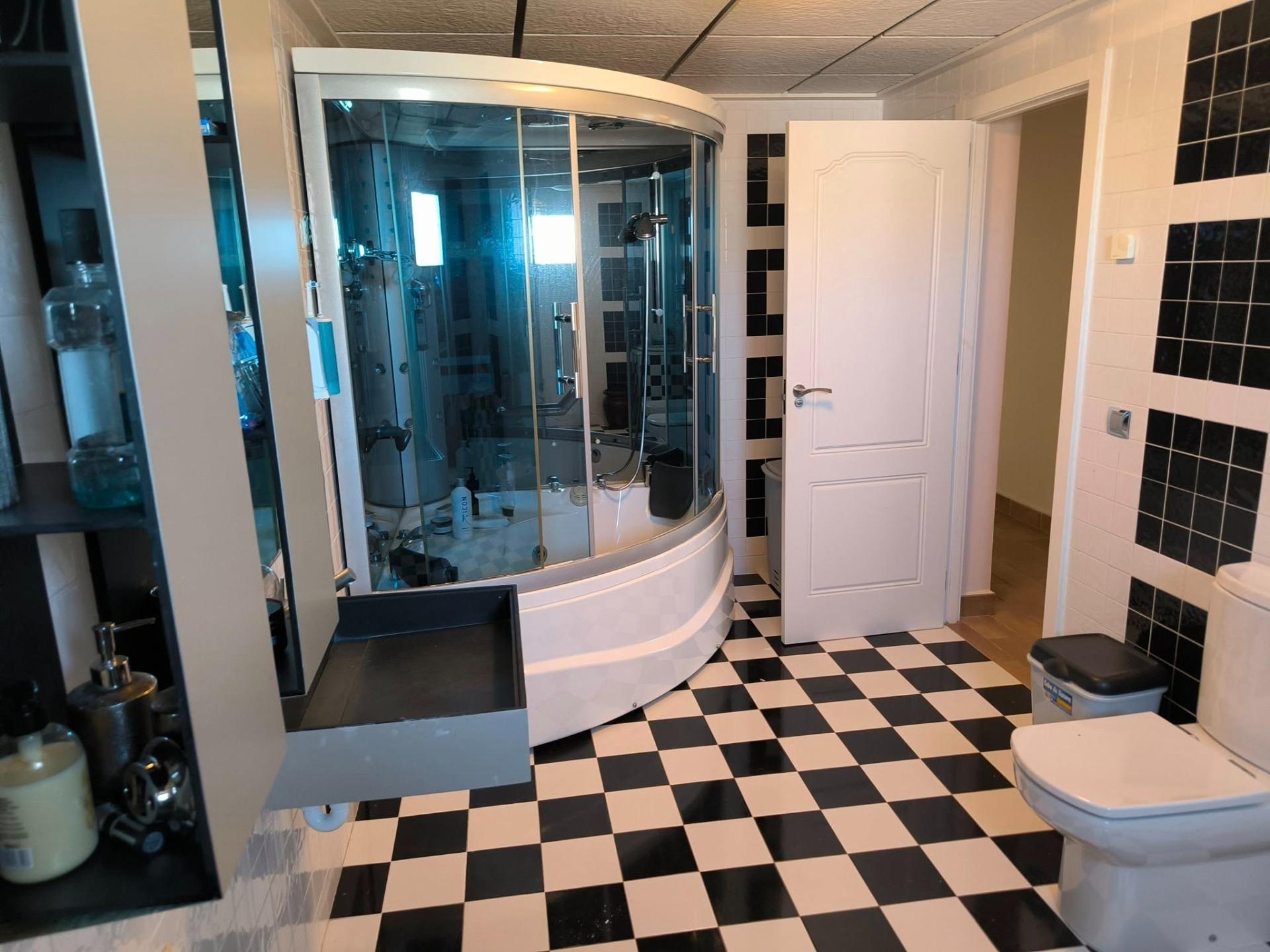 5 Bed, 2 Bath, HouseFor Sale, Torrevieja, Alicante