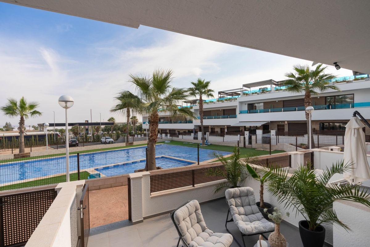 3 Bed, 2 Bath, ApartmentFor Sale, Los Balcones, Alicante