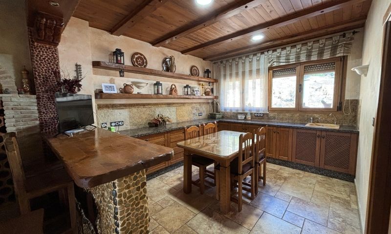 8 Bed, 4 Bath, HouseFor Sale, Redovan, Alicante