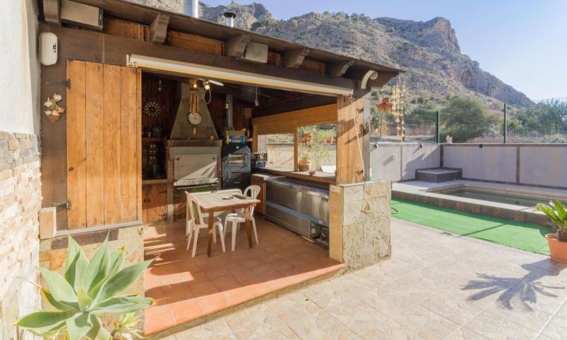 8 Bed, 4 Bath, HouseFor Sale, Redovan, Alicante