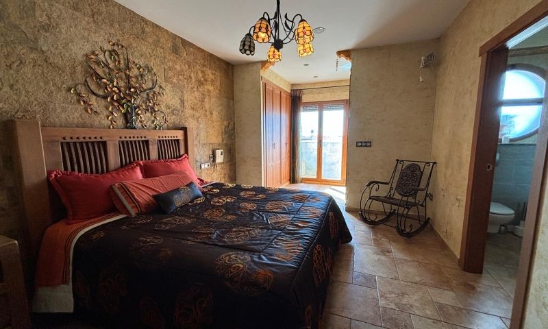 8 Bed, 4 Bath, HouseFor Sale, Redovan, Alicante