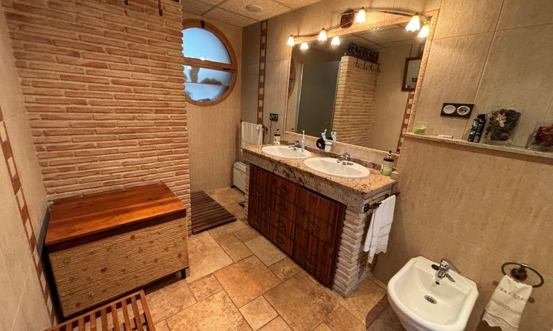 8 Bed, 4 Bath, HouseFor Sale, Redovan, Alicante