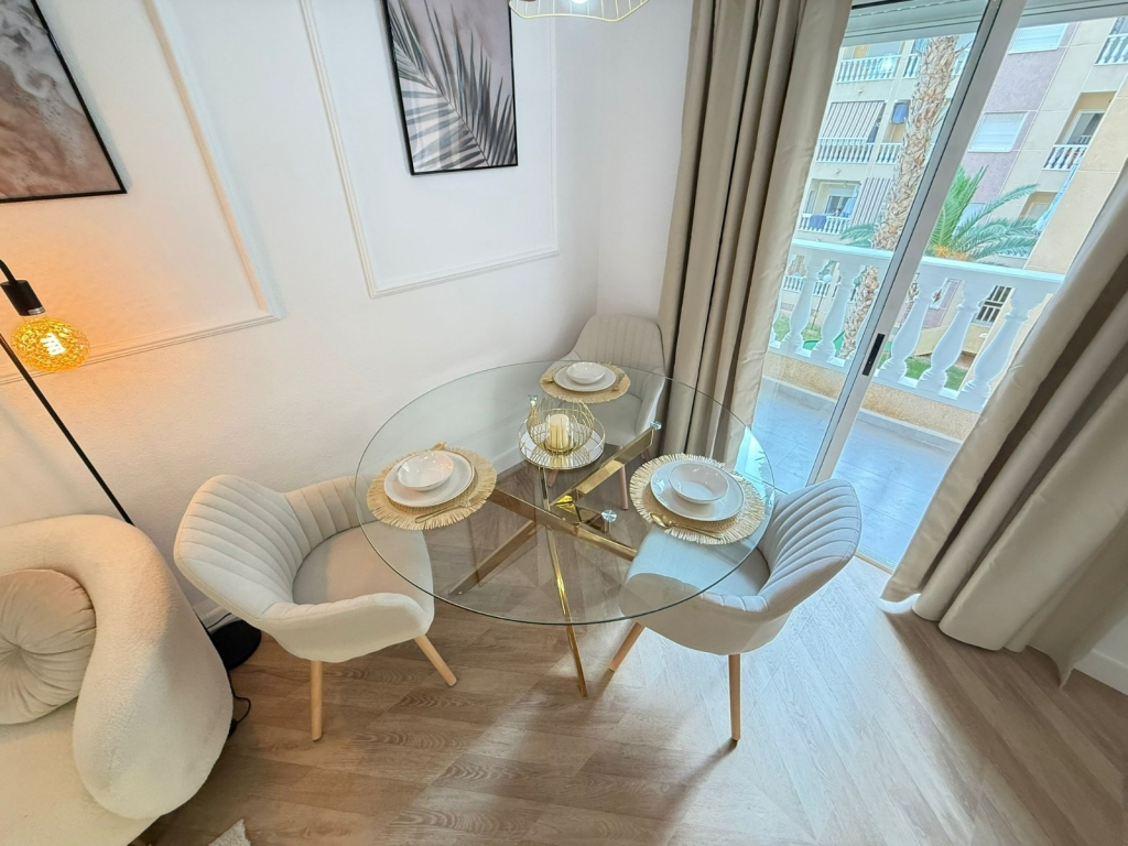 2 Bed, 1 Bath, ApartmentFor Sale, Torrevieja, Alicante