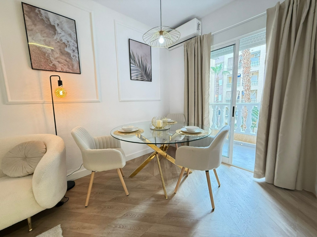 2 Bed, 1 Bath, ApartmentFor Sale, Torrevieja, Alicante