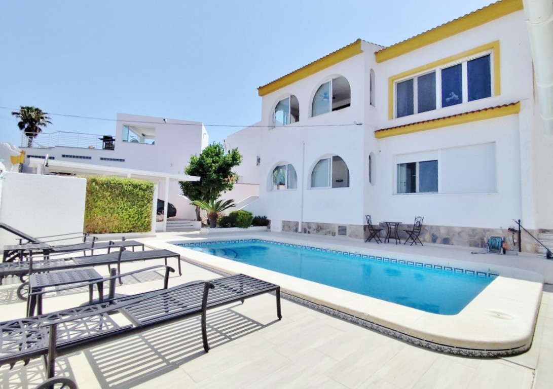 4 Bed, 3 Bath, HouseFor Sale, San Miguel de Salinas, Alicante