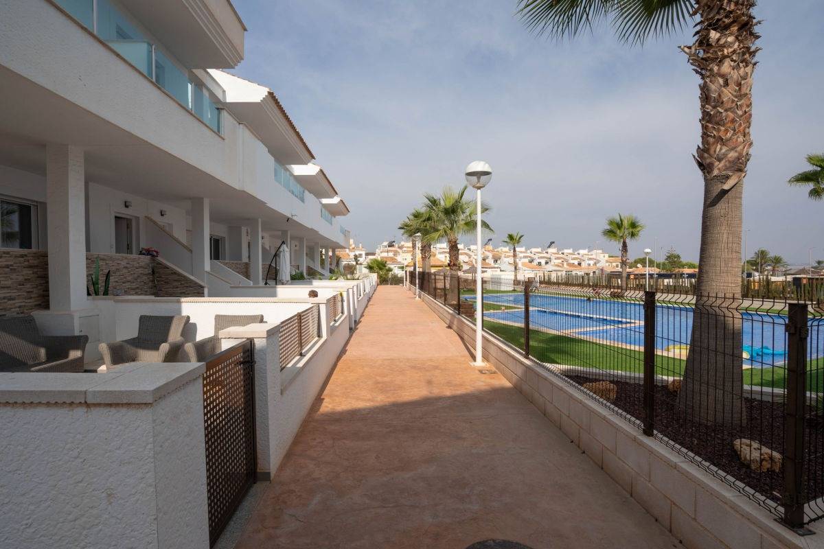 3 Bed, 2 Bath, ApartmentFor Sale, Torrevieja, Alicante
