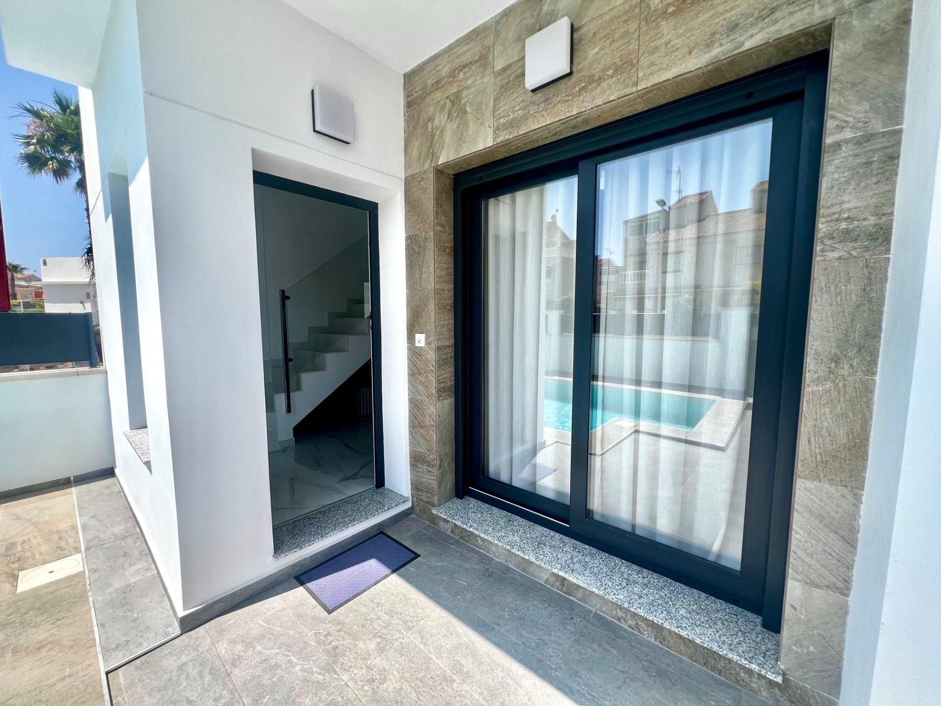 3 Bed, 3 Bath, HouseFor Sale, Torrevieja, Alicante