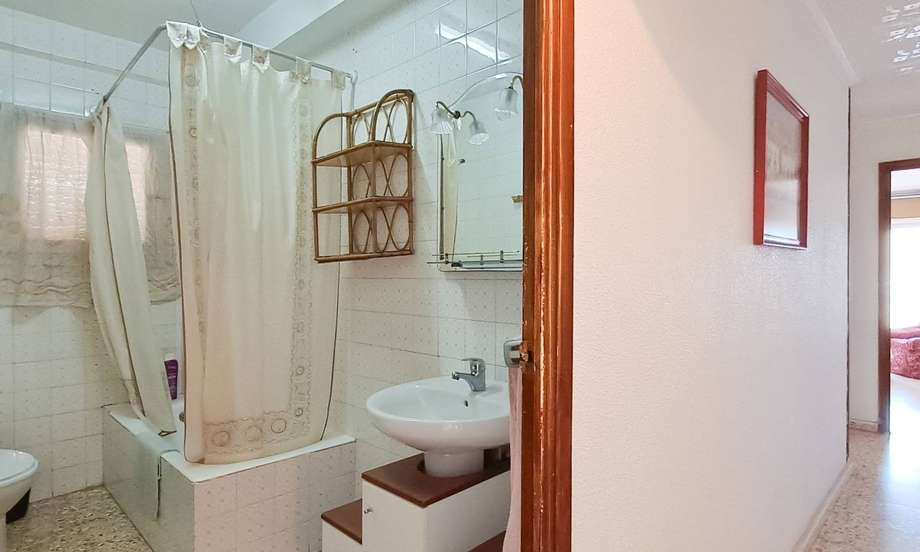 3 Bed, 2 Bath, ApartmentFor Sale, Torrevieja, Alicante