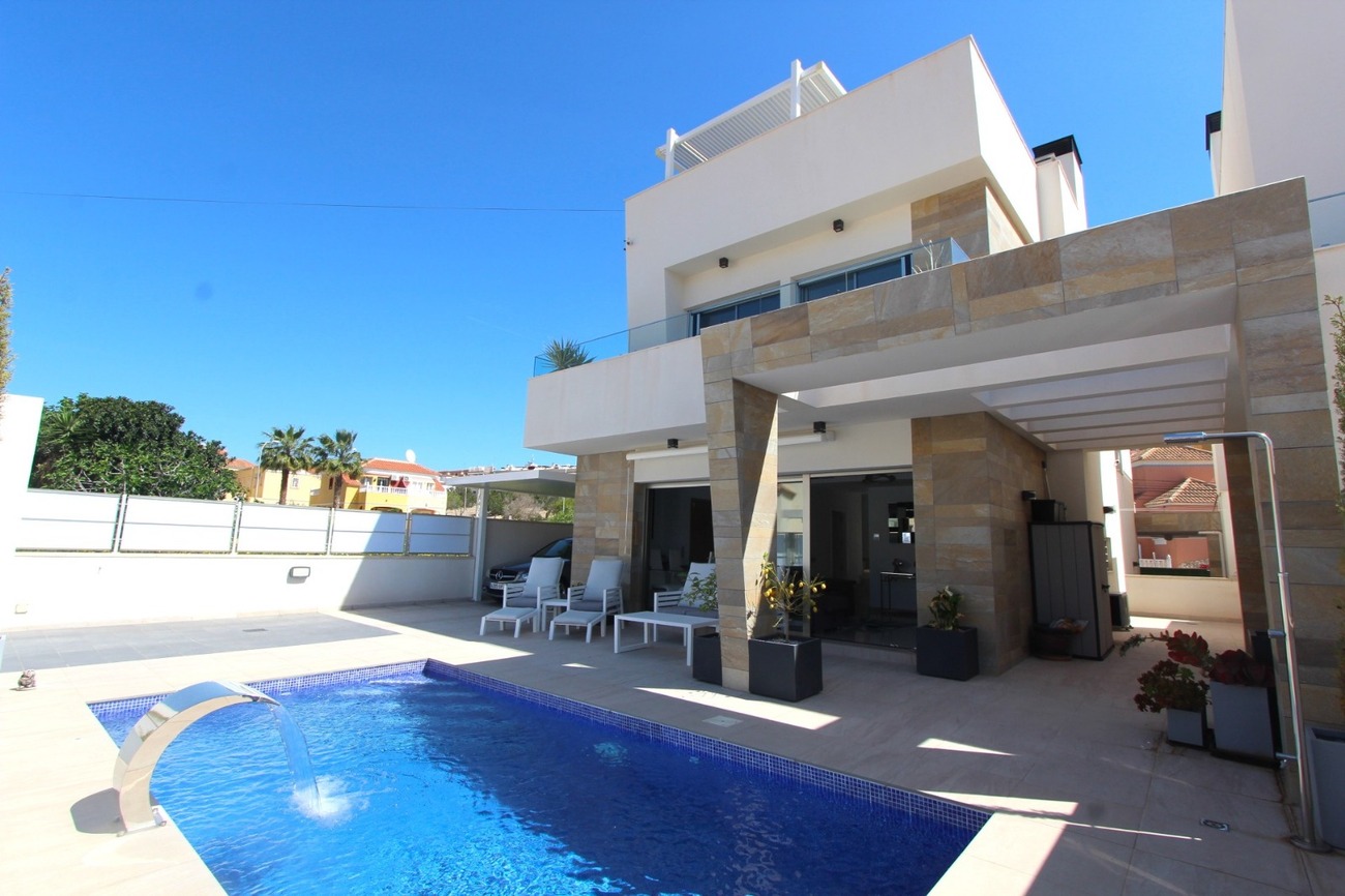 3 Bed, 4 Bath, HouseFor Sale, Villamartin, Alicante