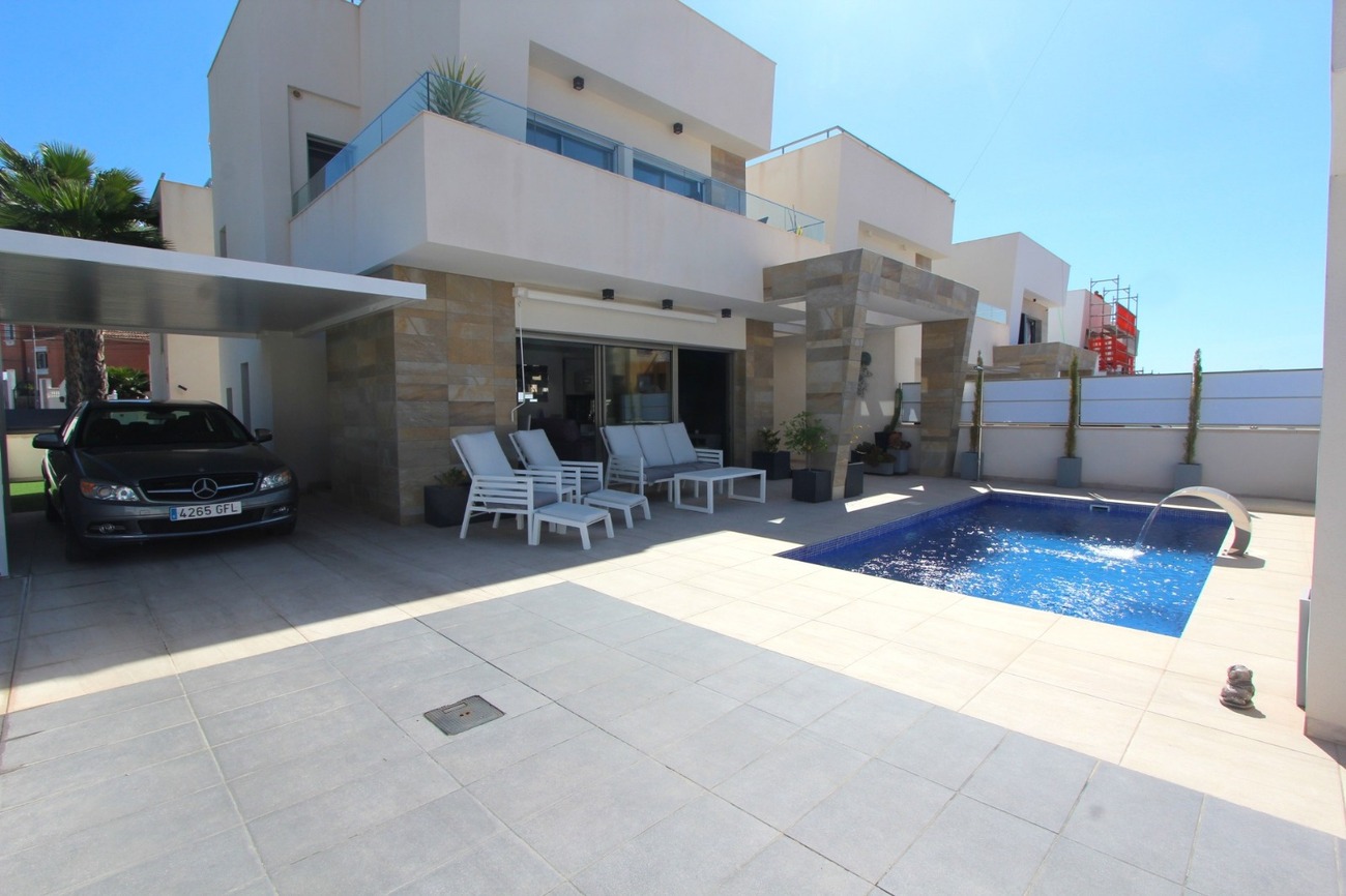 3 Bed, 4 Bath, HouseFor Sale, Villamartin, Alicante