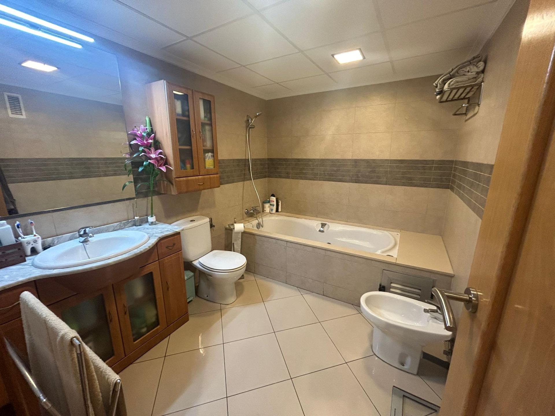 4 Bed, 2 Bath, ApartmentFor Sale, Torrevieja, Alicante