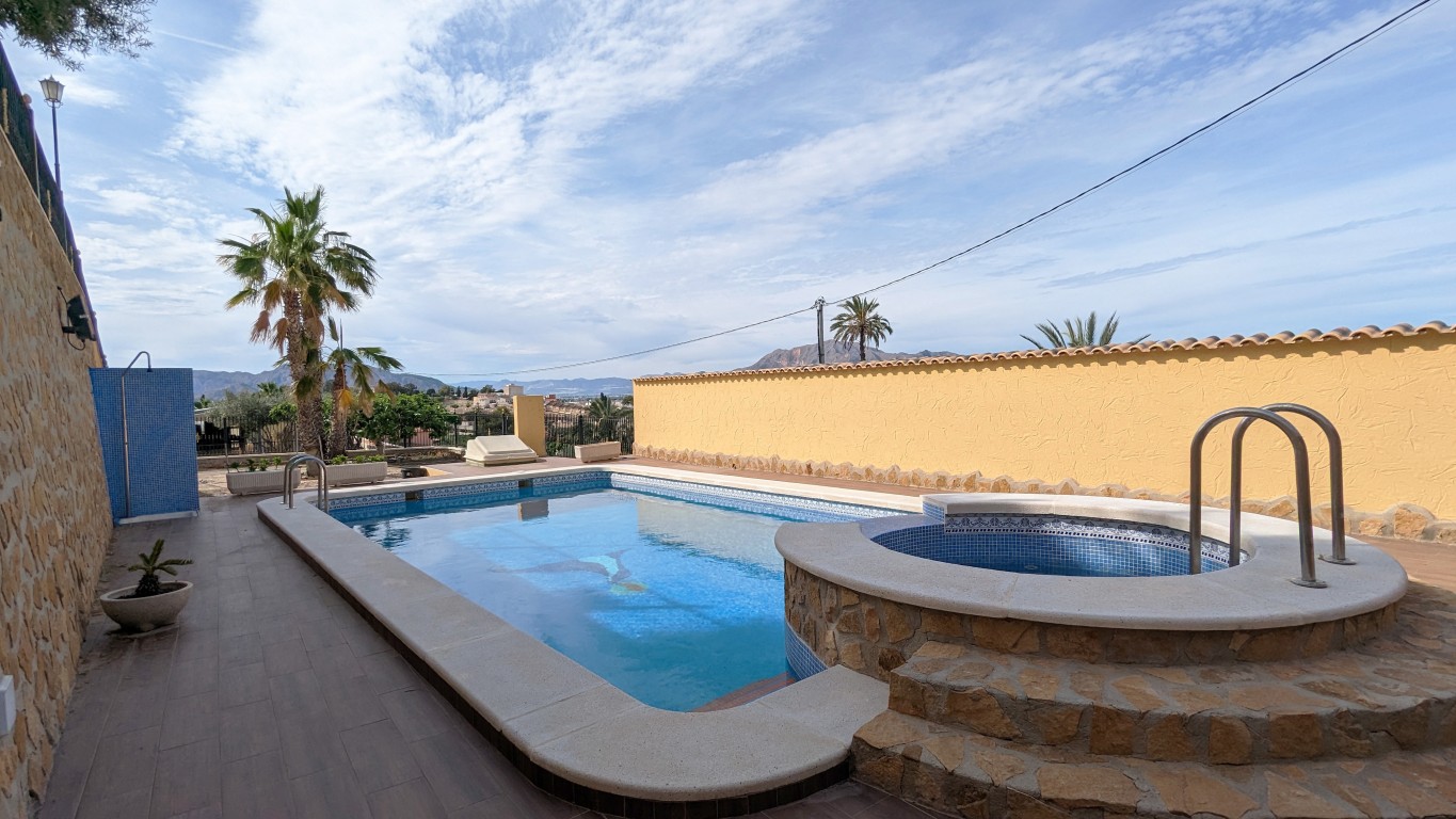 4 Bed, 2 Bath, HouseFor Sale, Bigastro, Alicante