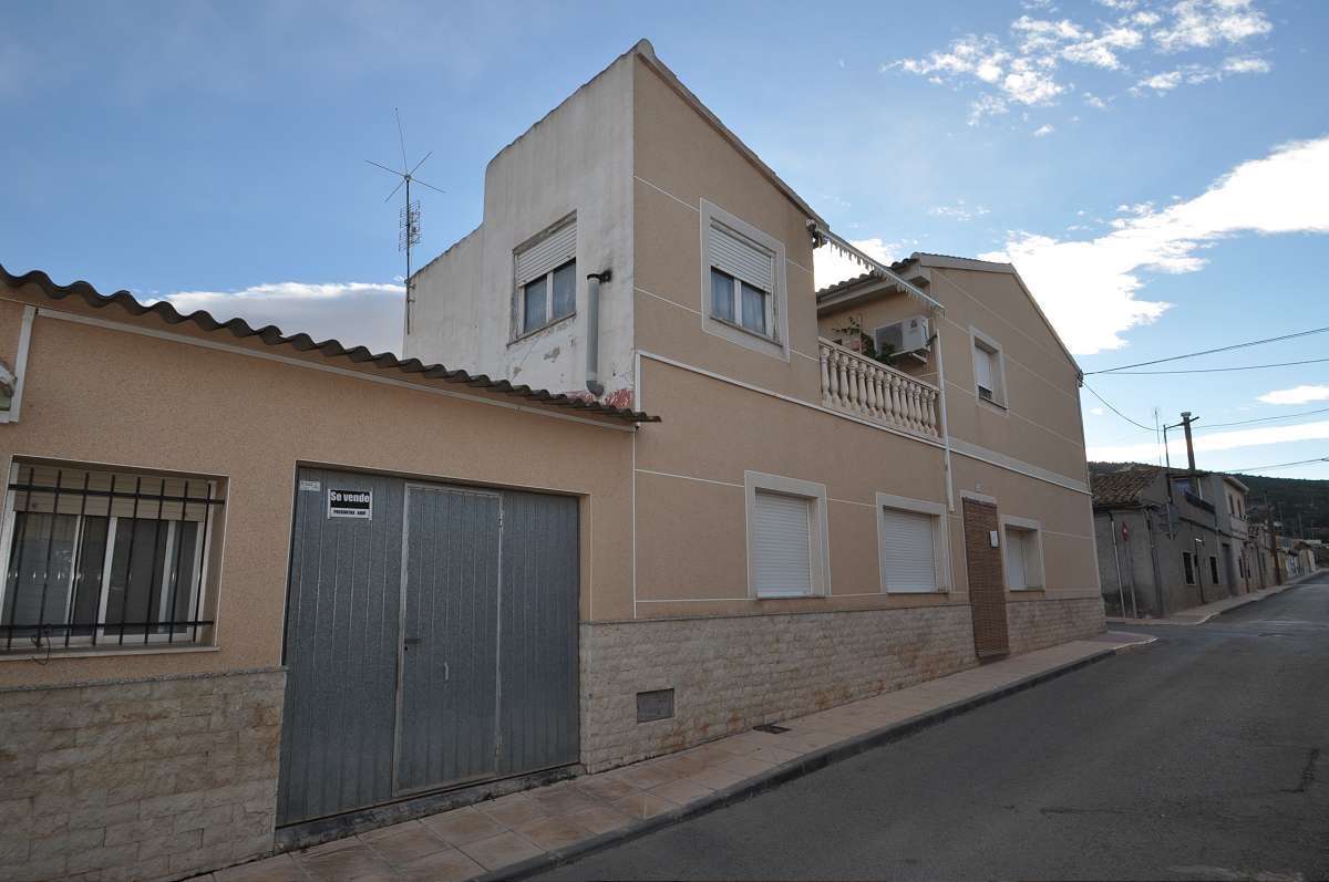 4 Bed, 2 Bath, HouseFor Sale, Pinoso, Alicante