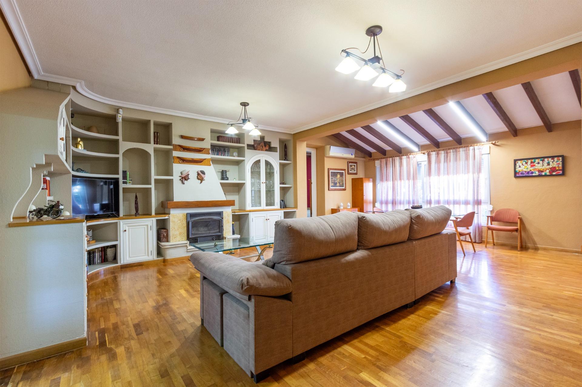 4 Bed, 3 Bath, HouseFor Sale, Torrevieja, Alicante