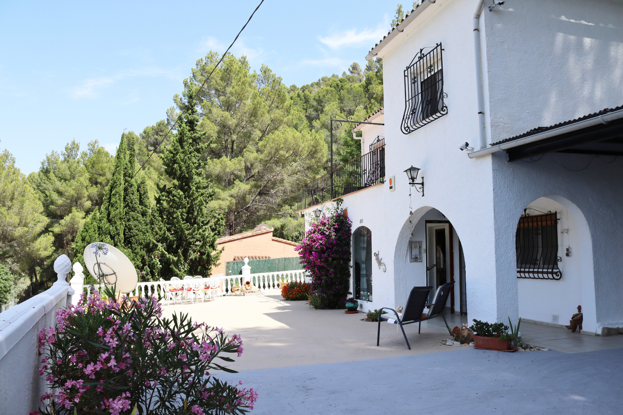5 Bed, 2 Bath, HouseFor Sale, Jalon Valley, Alicante