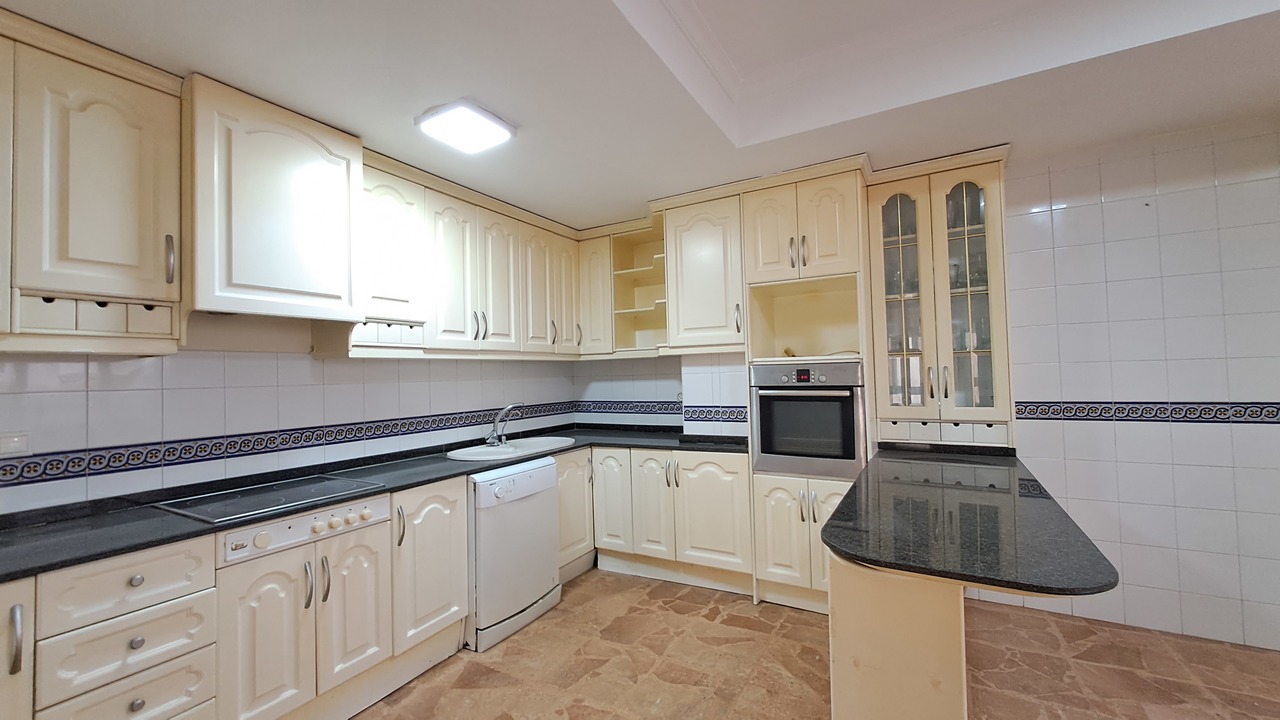 5 Bed, 2 Bath, ApartmentFor Sale, Torrevieja, Alicante