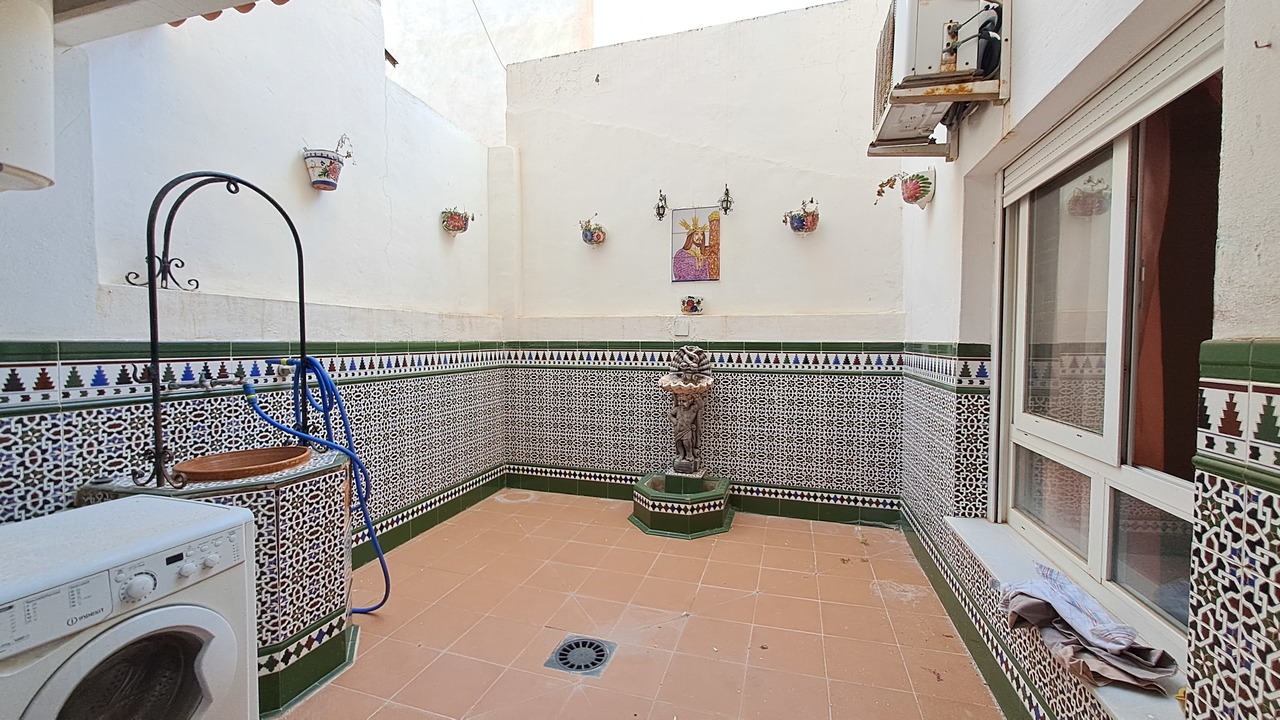 5 Bed, 2 Bath, ApartmentFor Sale, Torrevieja, Alicante