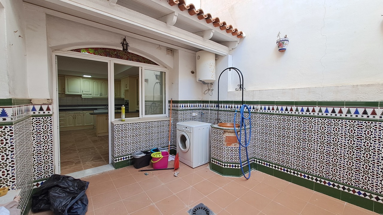 5 Bed, 2 Bath, ApartmentFor Sale, Torrevieja, Alicante