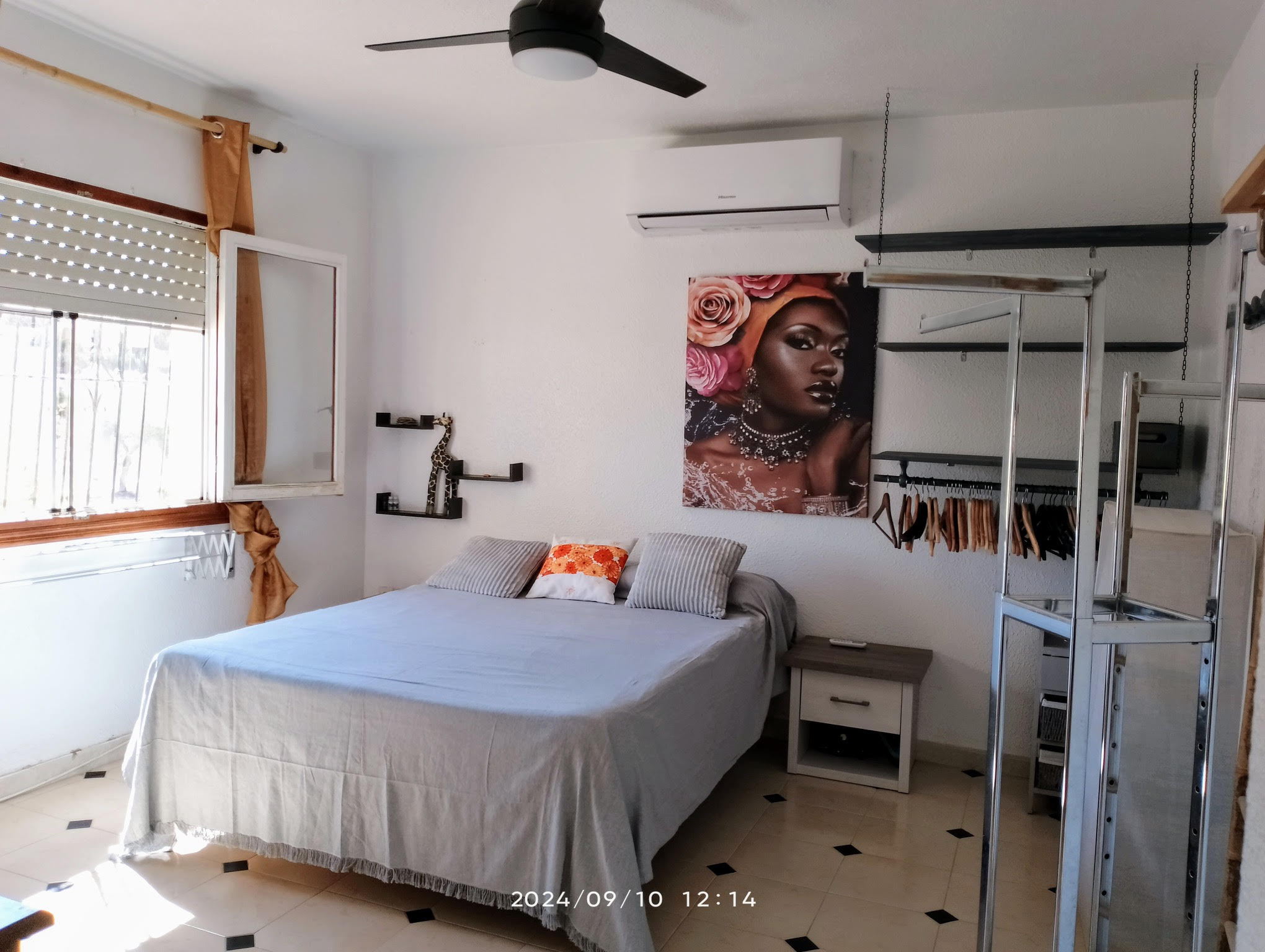 7 Bed, 2 Bath, HouseFor Sale, Torrevieja, Alicante