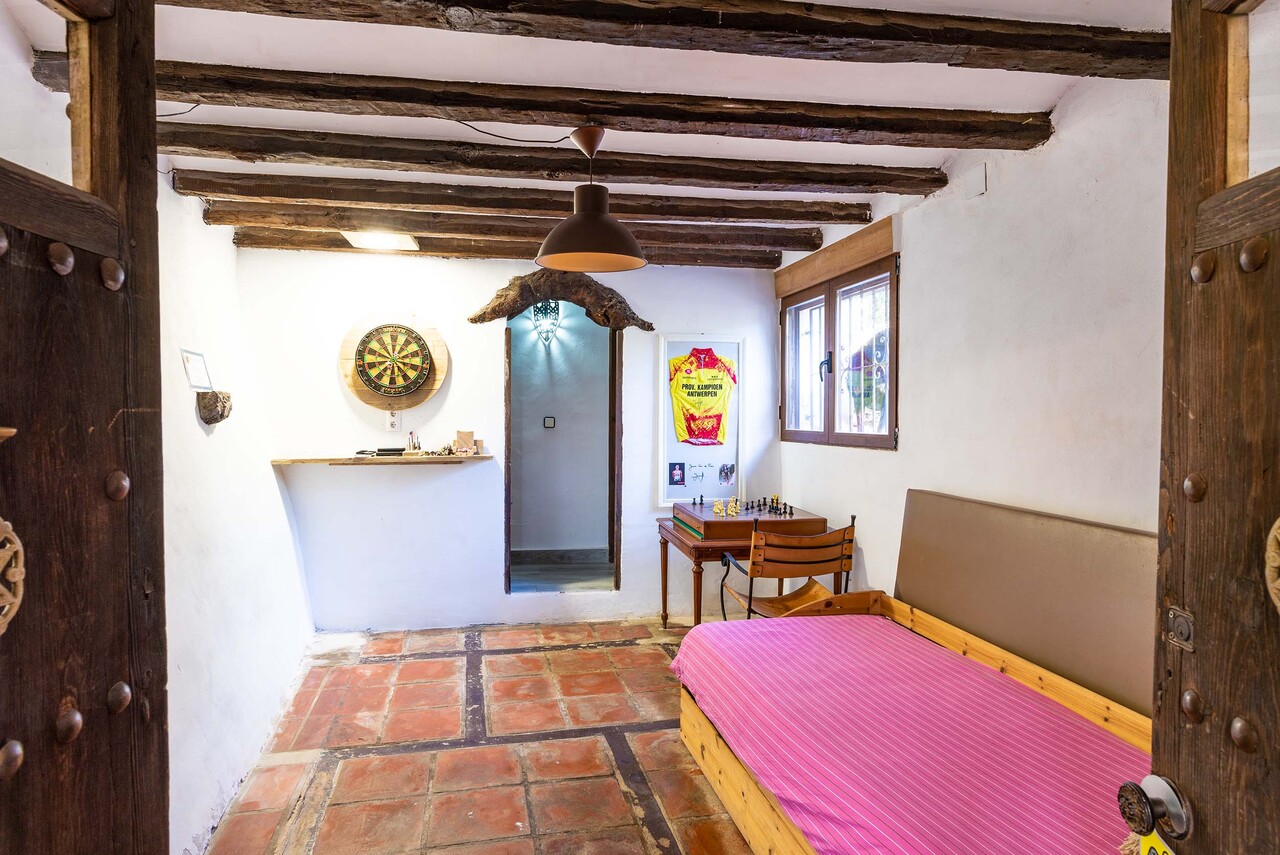 6 Bed, 3 Bath, HouseFor Sale, Jalon, Alicante