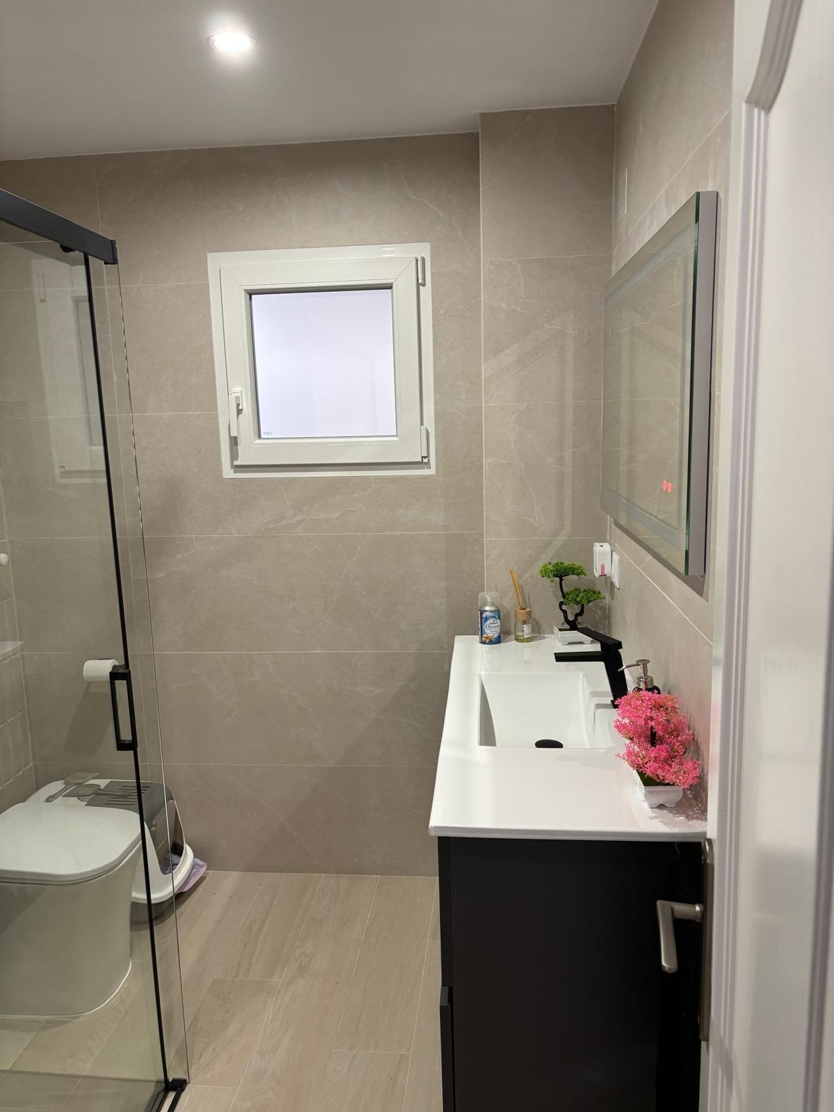 3 Bed, 2 Bath, ApartmentFor Sale, Torrevieja, Alicante