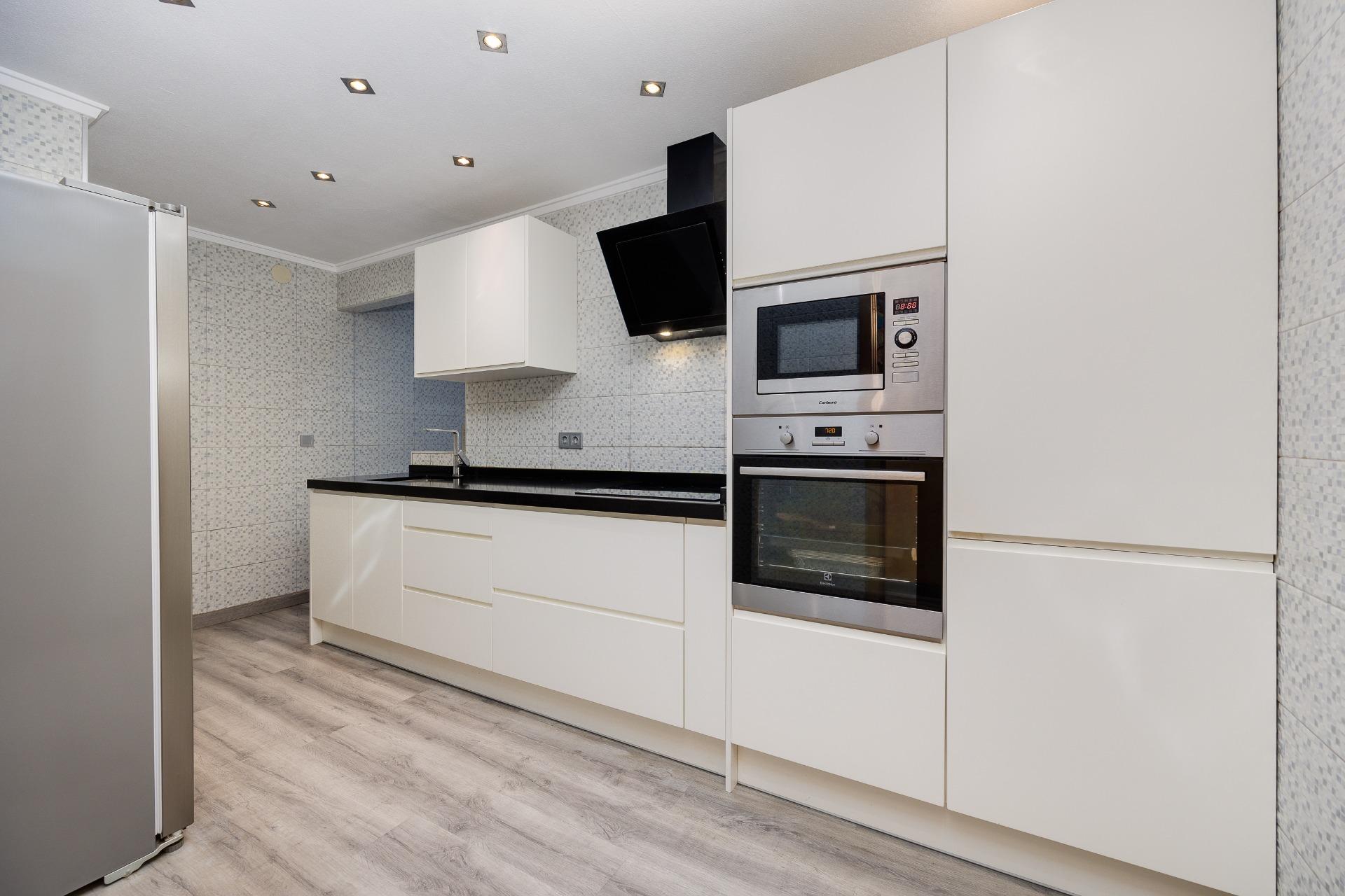 3 Bed, 2 Bath, ApartmentFor Sale, Torrevieja, Alicante