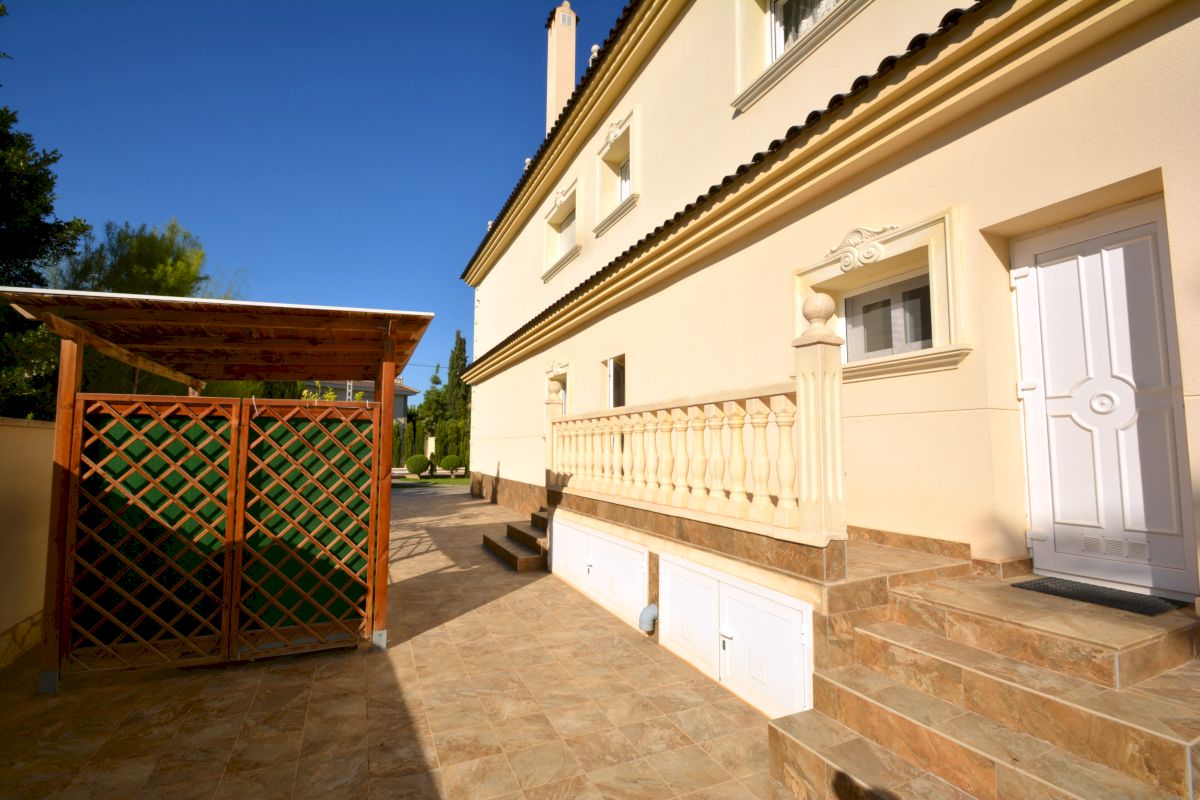 9 Bed, 6 Bath, HouseFor Sale, Orihuela Costa, Alicante