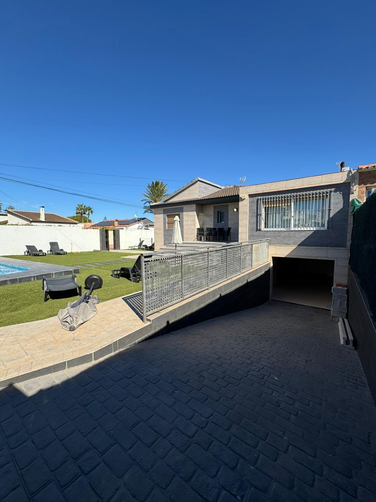 3 Bed, 2 Bath, HouseFor Sale, Torrevieja, Alicante