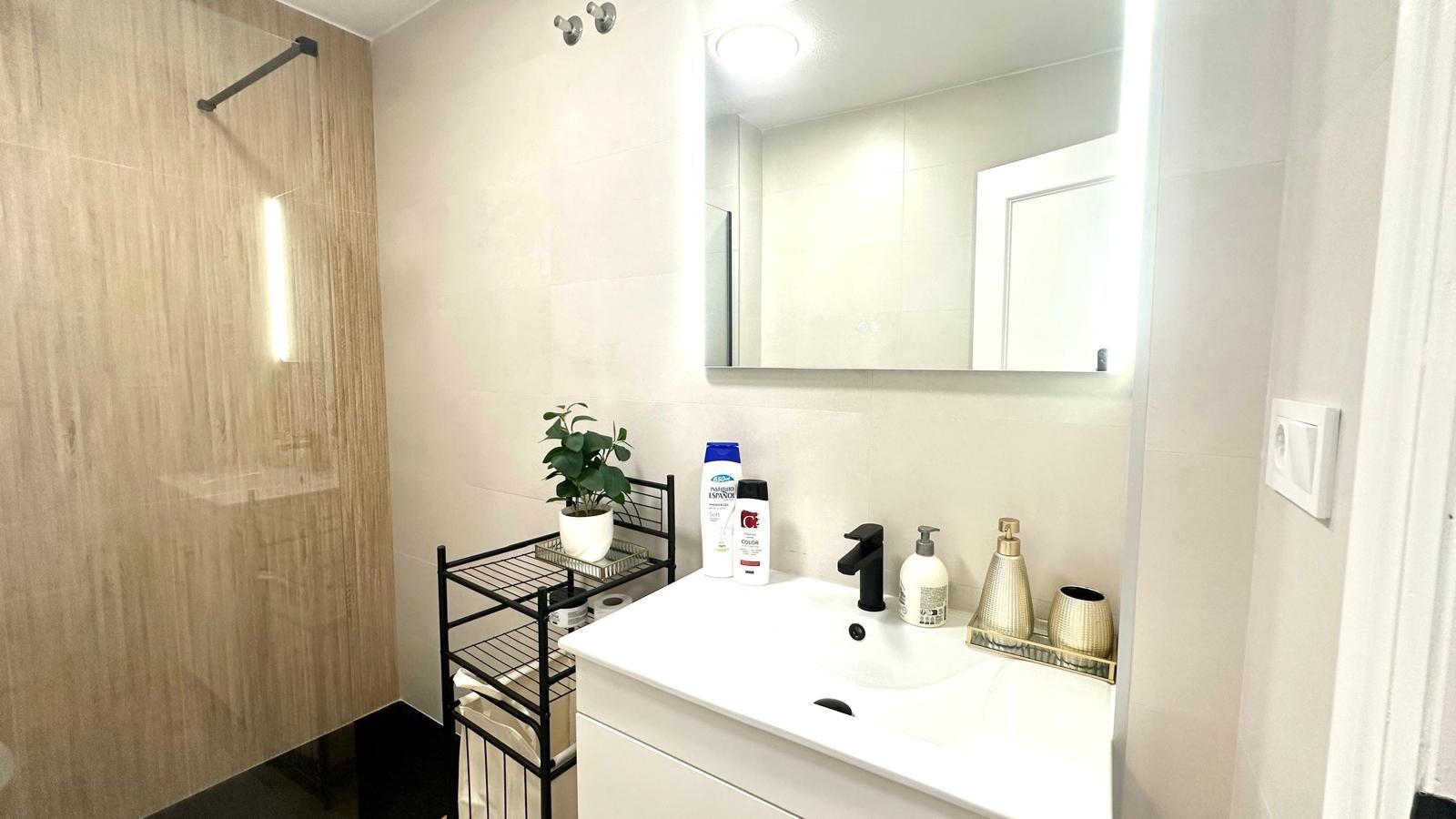 2 Bed, 1 Bath, ApartmentFor Sale, Torrevieja, Alicante