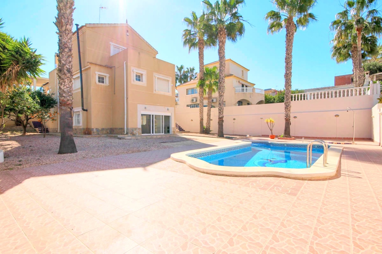 5 Bed, 3 Bath, HouseFor Sale, La Zenia, Alicante