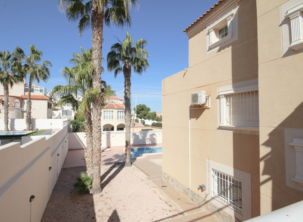5 Bed, 3 Bath, HouseFor Sale, La Zenia, Alicante