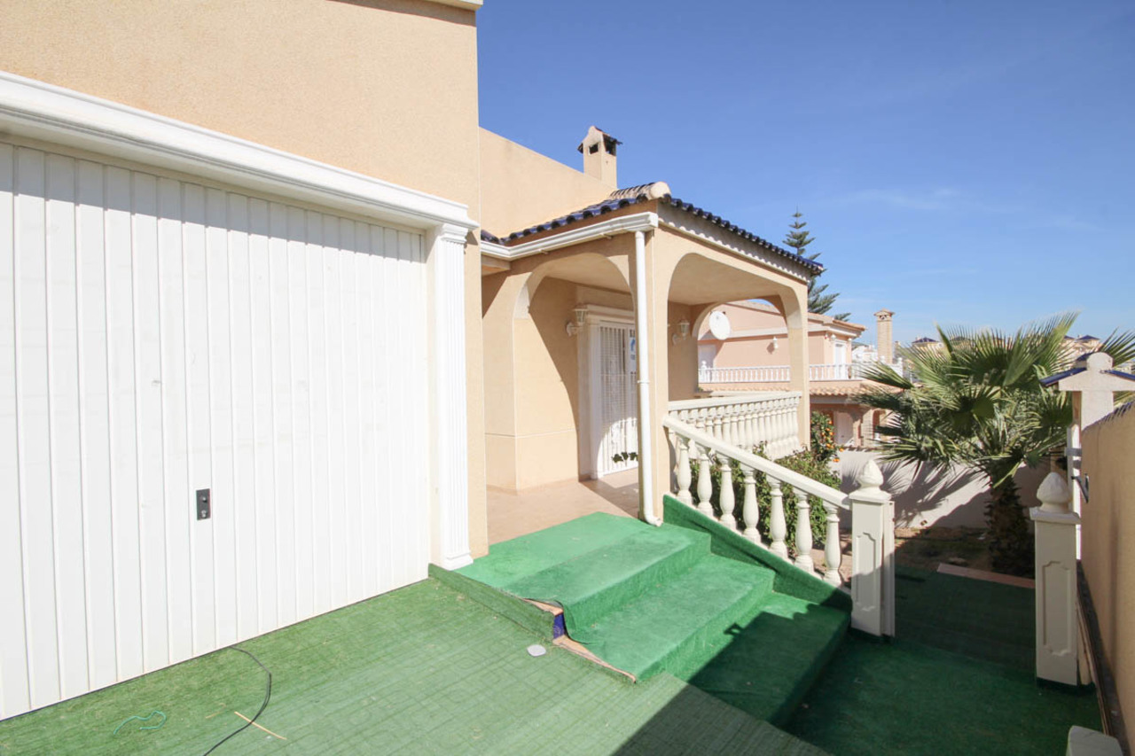 5 Bed, 3 Bath, HouseFor Sale, La Zenia, Alicante