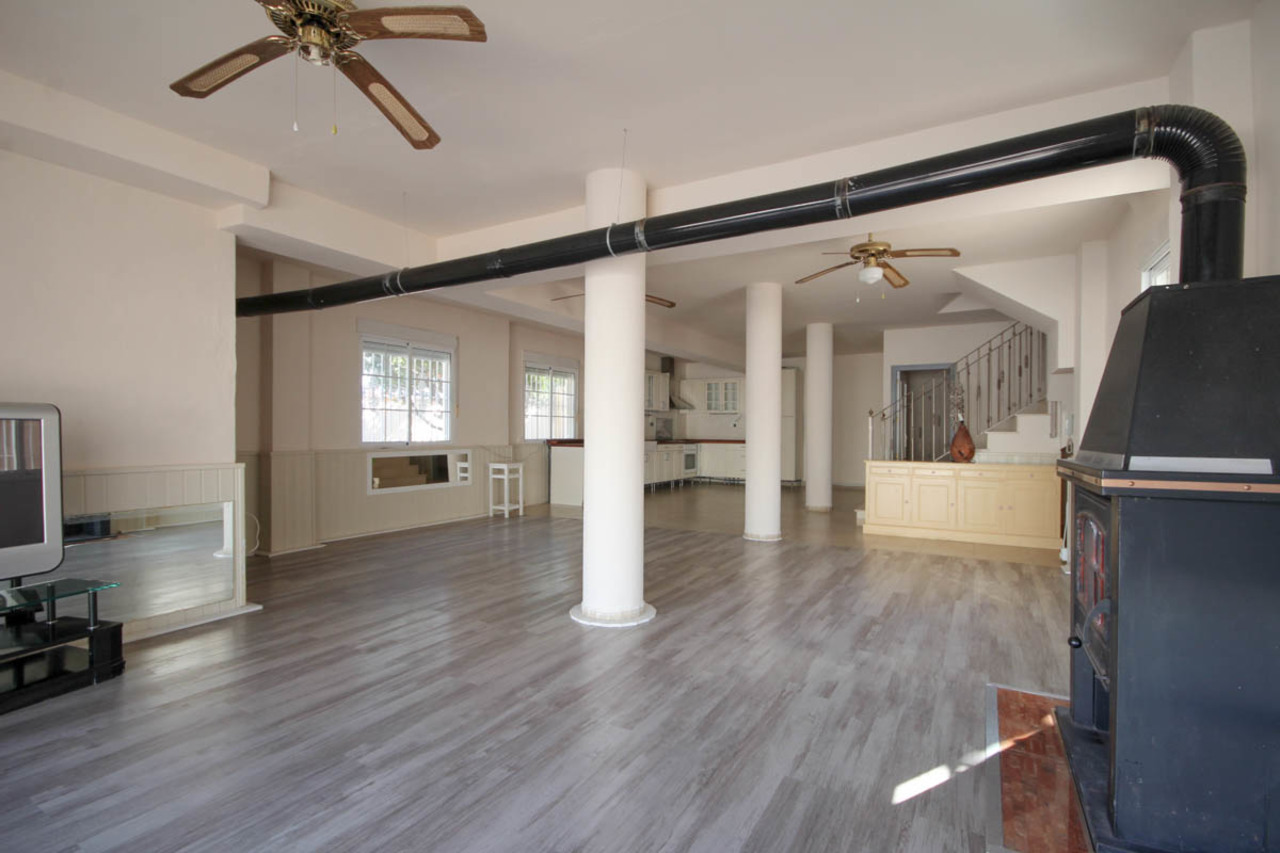 5 Bed, 3 Bath, HouseFor Sale, La Zenia, Alicante