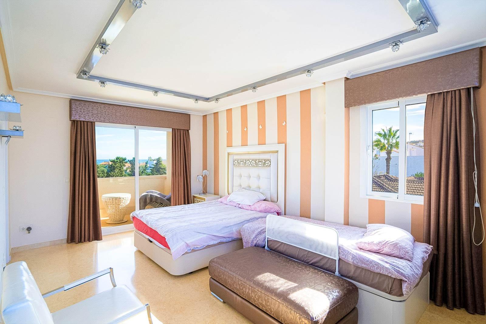 5 Bed, 4 Bath, HouseFor Sale, Torrevieja, Alicante