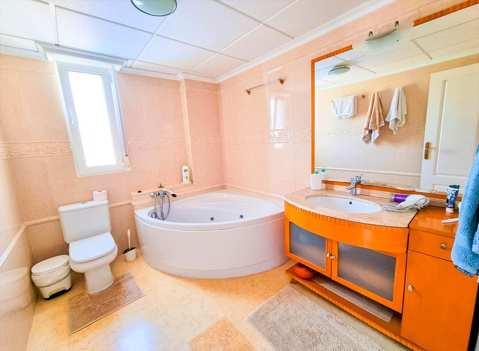 5 Bed, 4 Bath, HouseFor Sale, Torrevieja, Alicante