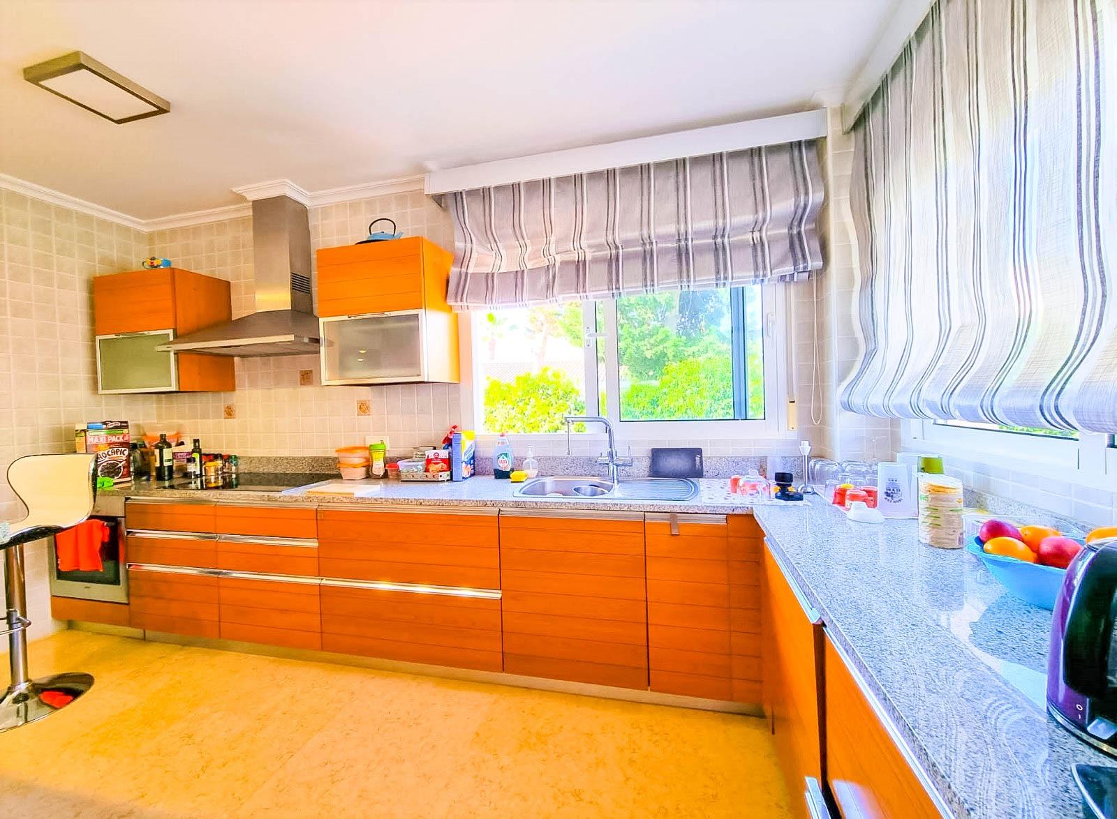 5 Bed, 4 Bath, HouseFor Sale, Torrevieja, Alicante