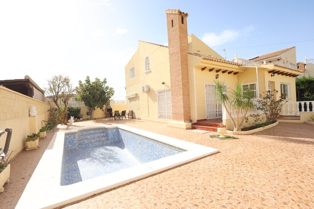 4 Bed, 3 Bath, HouseFor Sale, Playa Flamenca, Alicante