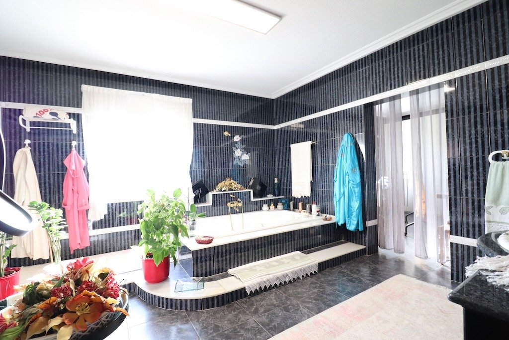 5 Bed, 3 Bath, HouseFor Sale, Torrevieja, Alicante