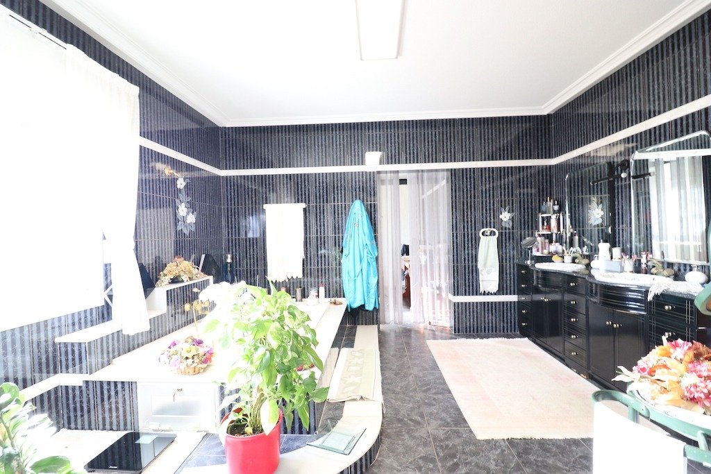 5 Bed, 3 Bath, HouseFor Sale, Torrevieja, Alicante