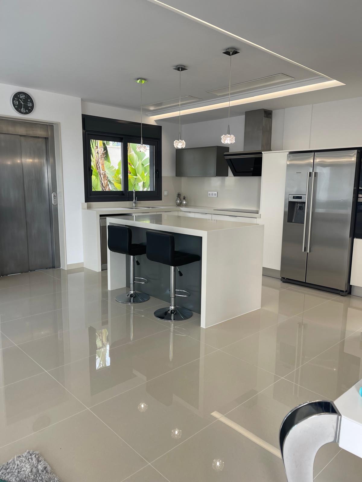 5 Bed, 4 Bath, HouseFor Sale, San Miguel de Salinas, Alicante