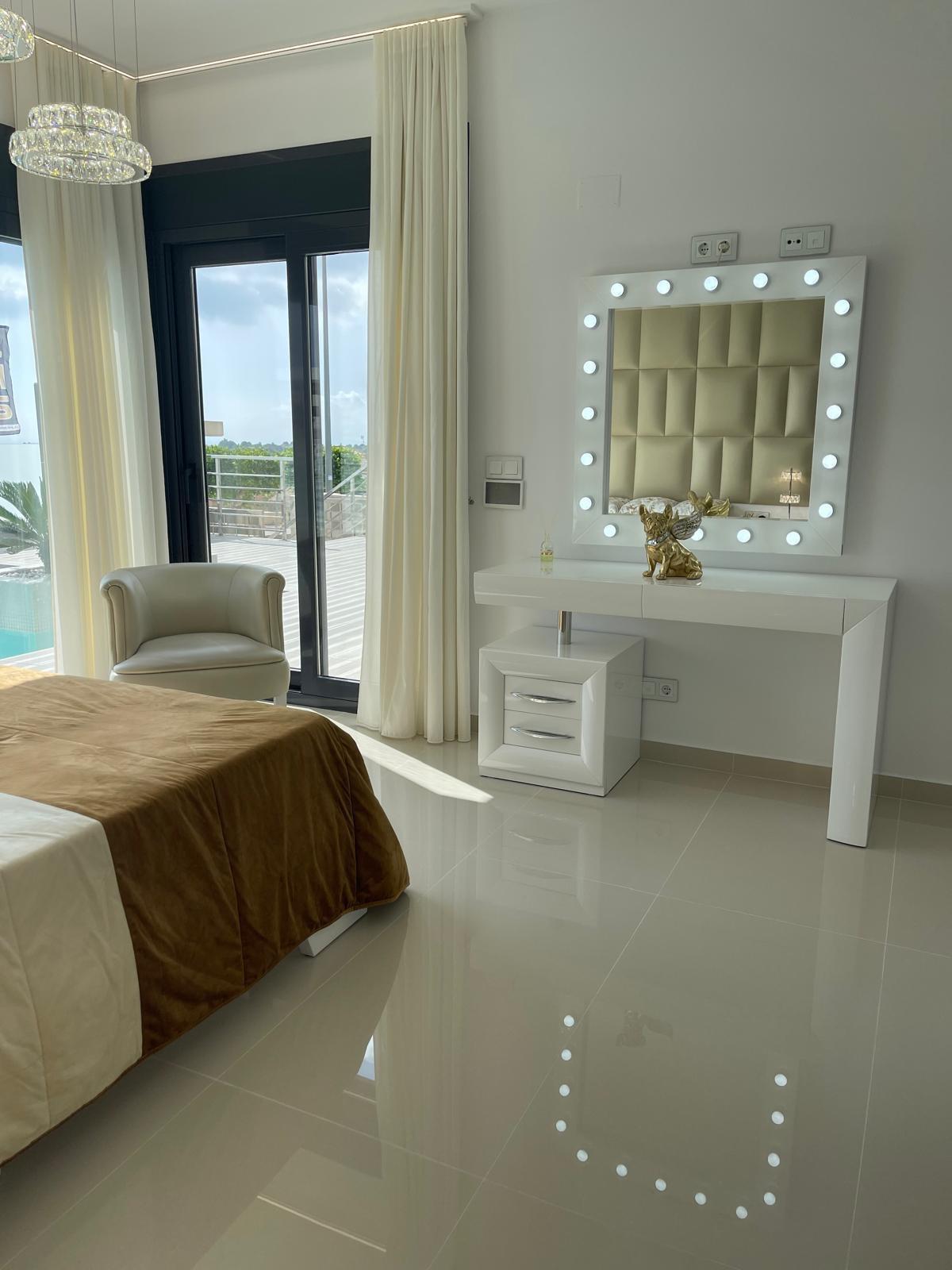 5 Bed, 4 Bath, HouseFor Sale, San Miguel de Salinas, Alicante